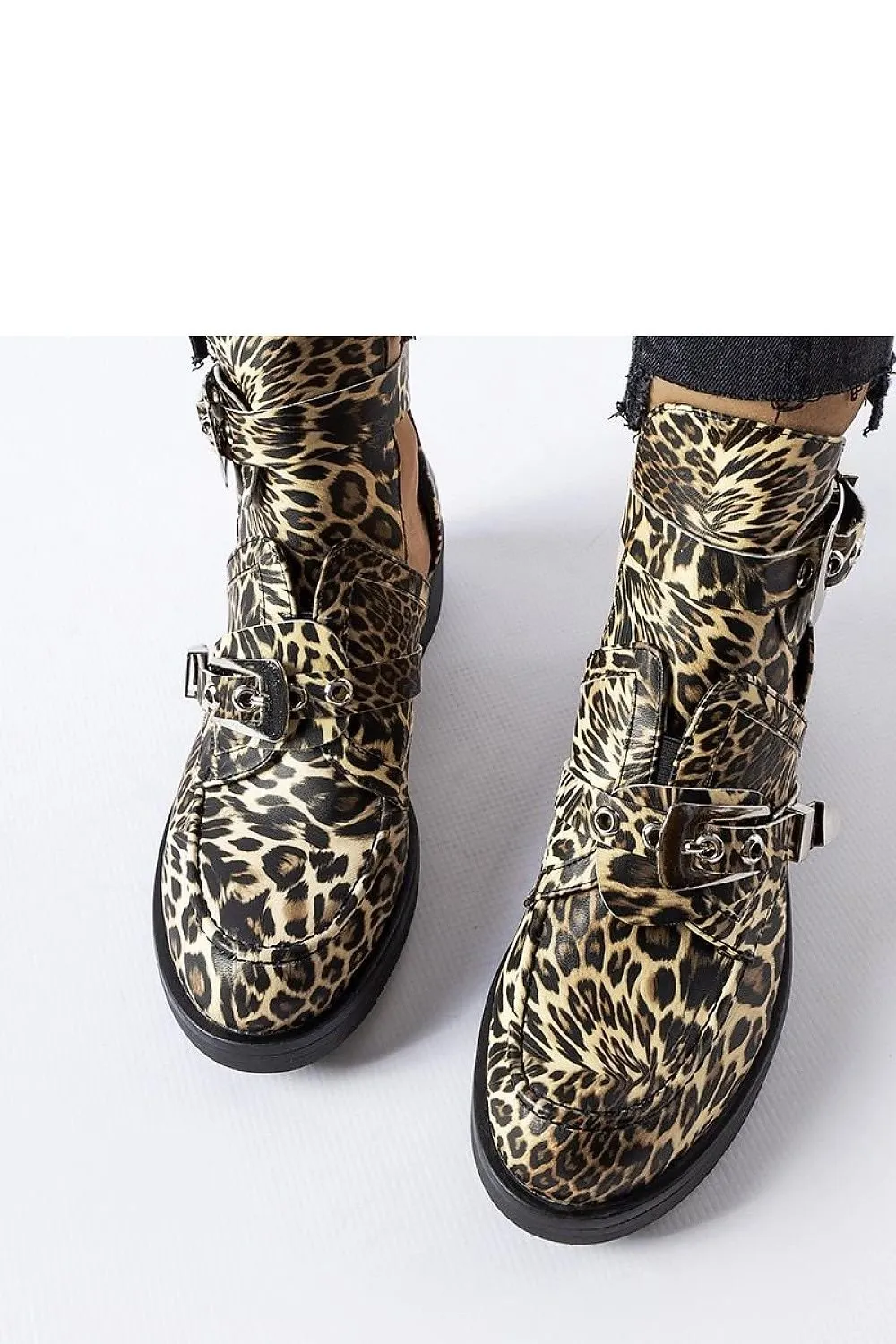 Fashionable ankle boots with cutouts